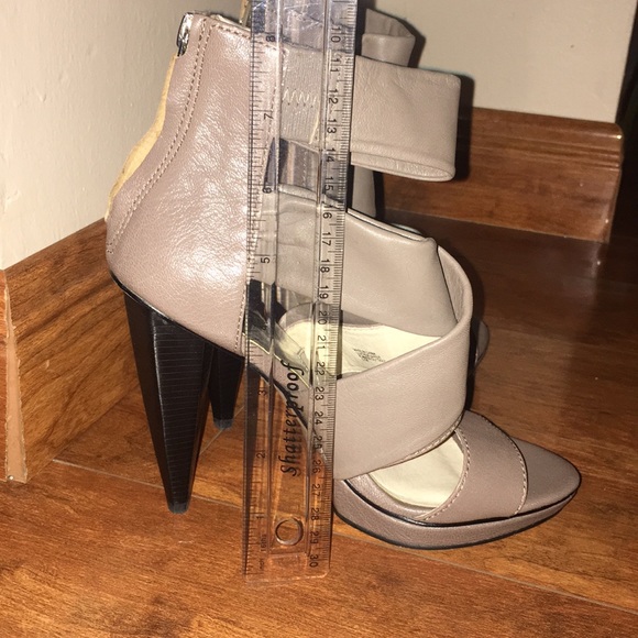 Michael Kors taupe heels - Picture 2 of 4